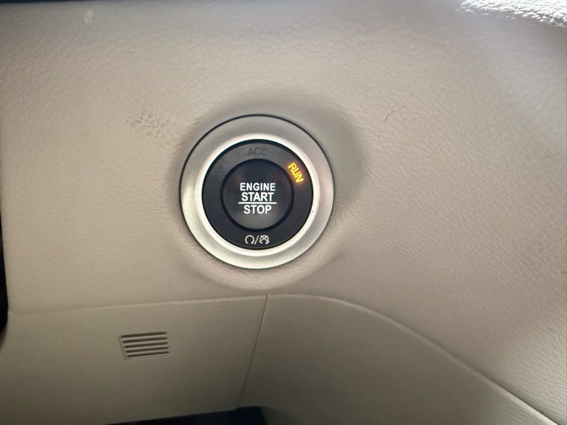 Used 2018 Chrysler Pacifica Touring-L FWD image 26