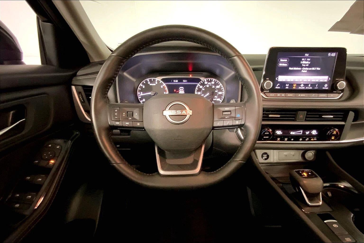 Used 2025 Nissan Rogue SV FWD image 5