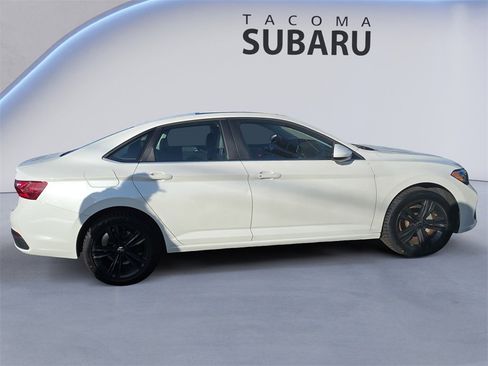 Used 2023 Volkswagen Jetta SE image 6