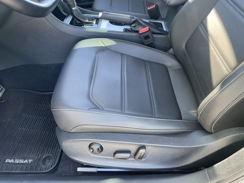 Used 2020 Volkswagen Passat 2.0T R-Line image 19