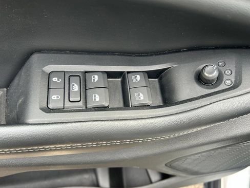 Used 2023 Jeep Grand Cherokee Laredo AWD/4WD image 14