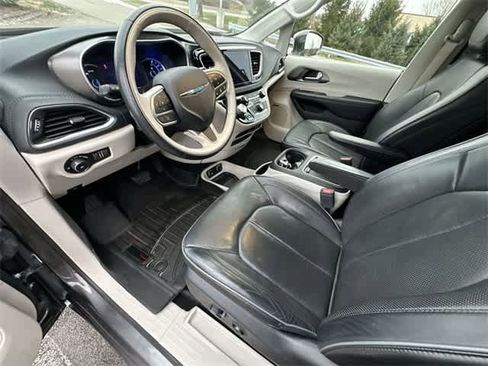 Used 2019 Chrysler Pacifica Limited w/ Advanced Safetytec Group image 18