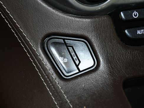 Used 2018 Chevrolet Suburban LT image 33