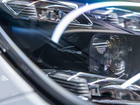 Certified 2023 Porsche Cayenne Platinum Edition w/ Premium Package Plus image 15