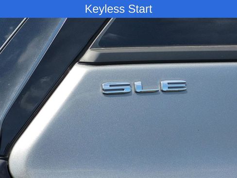 Used 2024 GMC Terrain SLE w/ Driver Convenience Package image 10