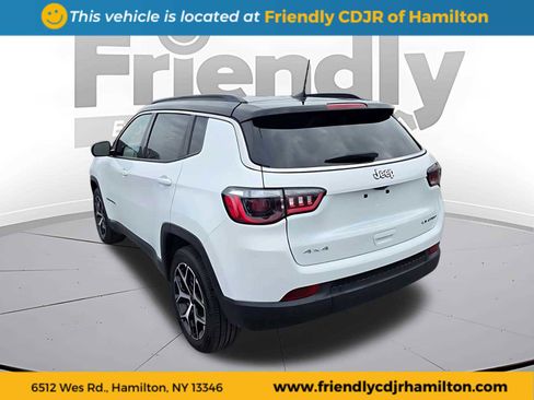 Used 2025 Jeep Compass Limited image 7