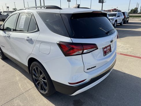 Used 2023 Chevrolet Equinox RS w/ LPO, Floor Liner Package FWD image 8