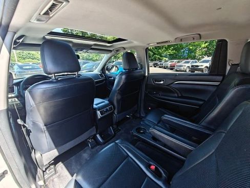 Used 2015 Toyota Highlander Limited AWD/4WD image 31
