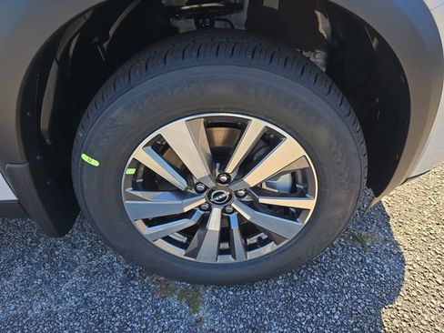 New 2025 Nissan Pathfinder SL image 12