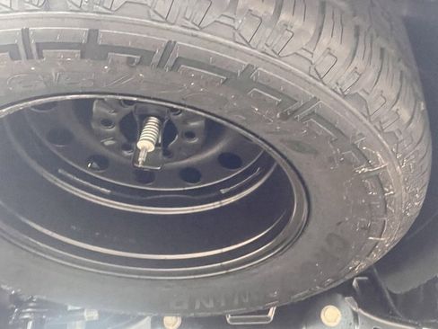 New 2025 Ford Expedition Active image 25