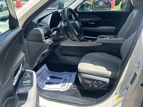 Certified 2024 Toyota Grand Highlander AWD image 11