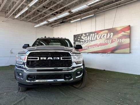 Used 2022 RAM 4500 Tradesman w/ Chrome Appearance Group image 2