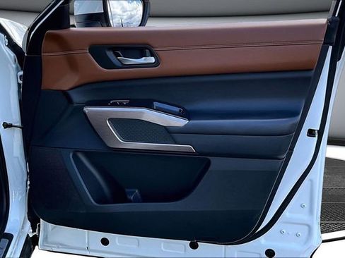 Certified 2023 Nissan Pathfinder Platinum w/ Cargo Package FWD image 29