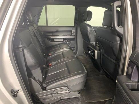 Used 2019 Ford Expedition Max XLT w/ Equipment Group 202A AWD/4WD image 8