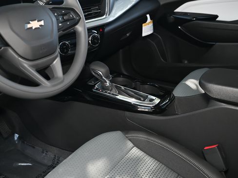 New 2026 Chevrolet Trax LT w/ Sunroof Package image 30