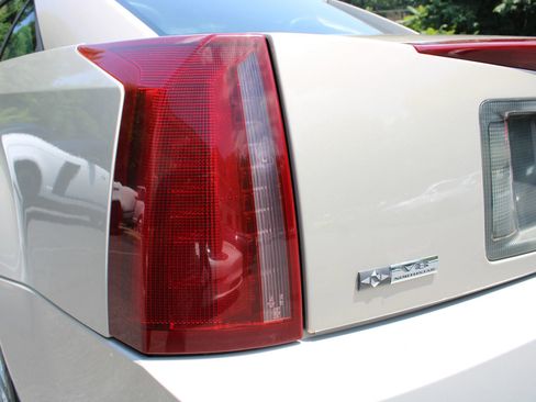 Used 2006 Cadillac XLR image 31
