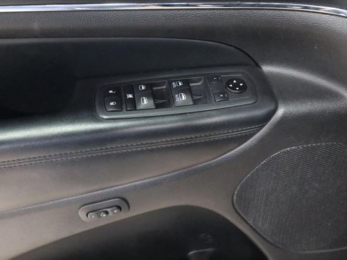 Used 2020 Jeep Grand Cherokee Limited AWD/4WD image 11
