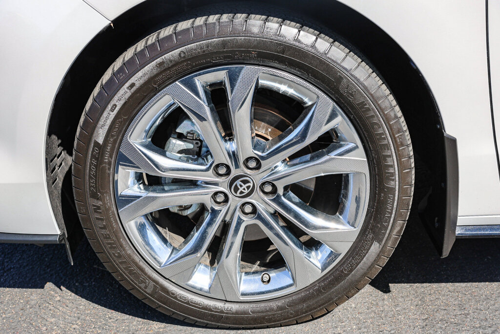 Certified 2024 Toyota Sienna Platinum FWD image 32