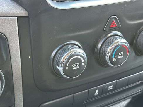 Used 2017 RAM 1500 Express image 25