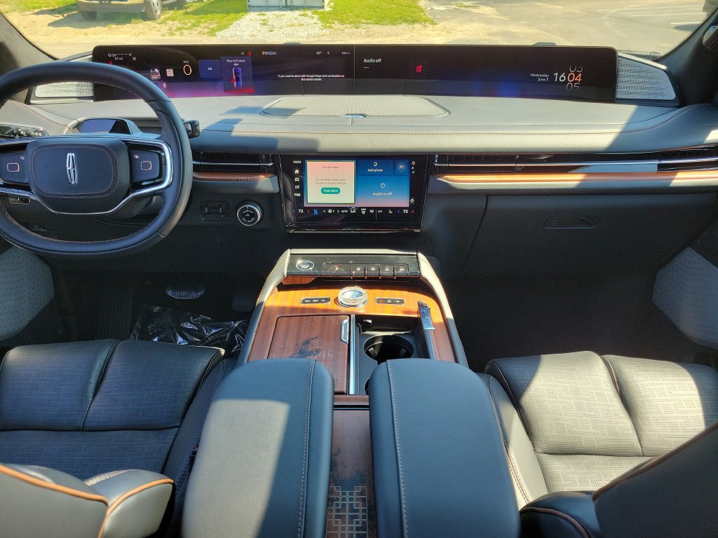 New 2026 Lincoln Navigator L Black Label AWD/4WD image 11