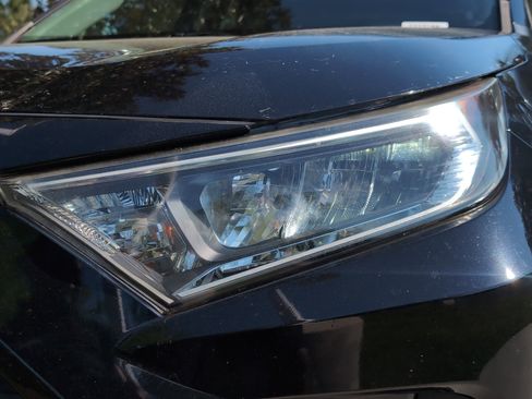 Used 2019 Toyota RAV4 XLE w/ Convenience Package image 6