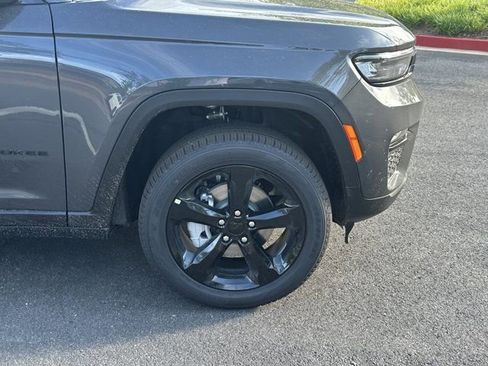 New 2025 Jeep Grand Cherokee Limited w/ Black Appearance Package image 12