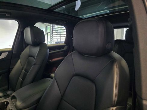 Used 2024 Porsche Cayenne S image 27