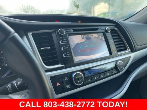 Used 2019 Toyota Highlander XLE FWD image 24