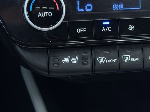 Used 2023 Hyundai Elantra Limited image 27