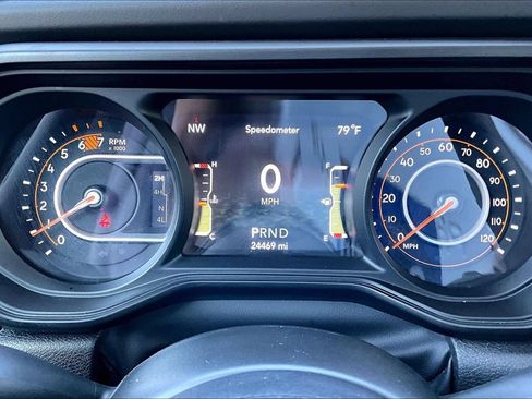 Certified 2025 Jeep Wrangler Unlimited Rubicon w/ Convenience Group AWD/4WD image 8