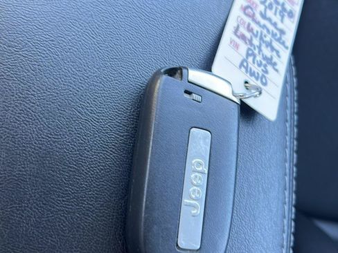 Used 2019 Jeep Cherokee Latitude Plus w/ Cold Weather Group AWD/4WD image 22