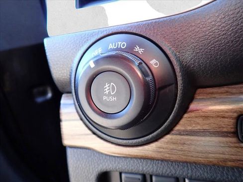 Used 2020 Nissan Titan SL w/ Moonroof Package image 19