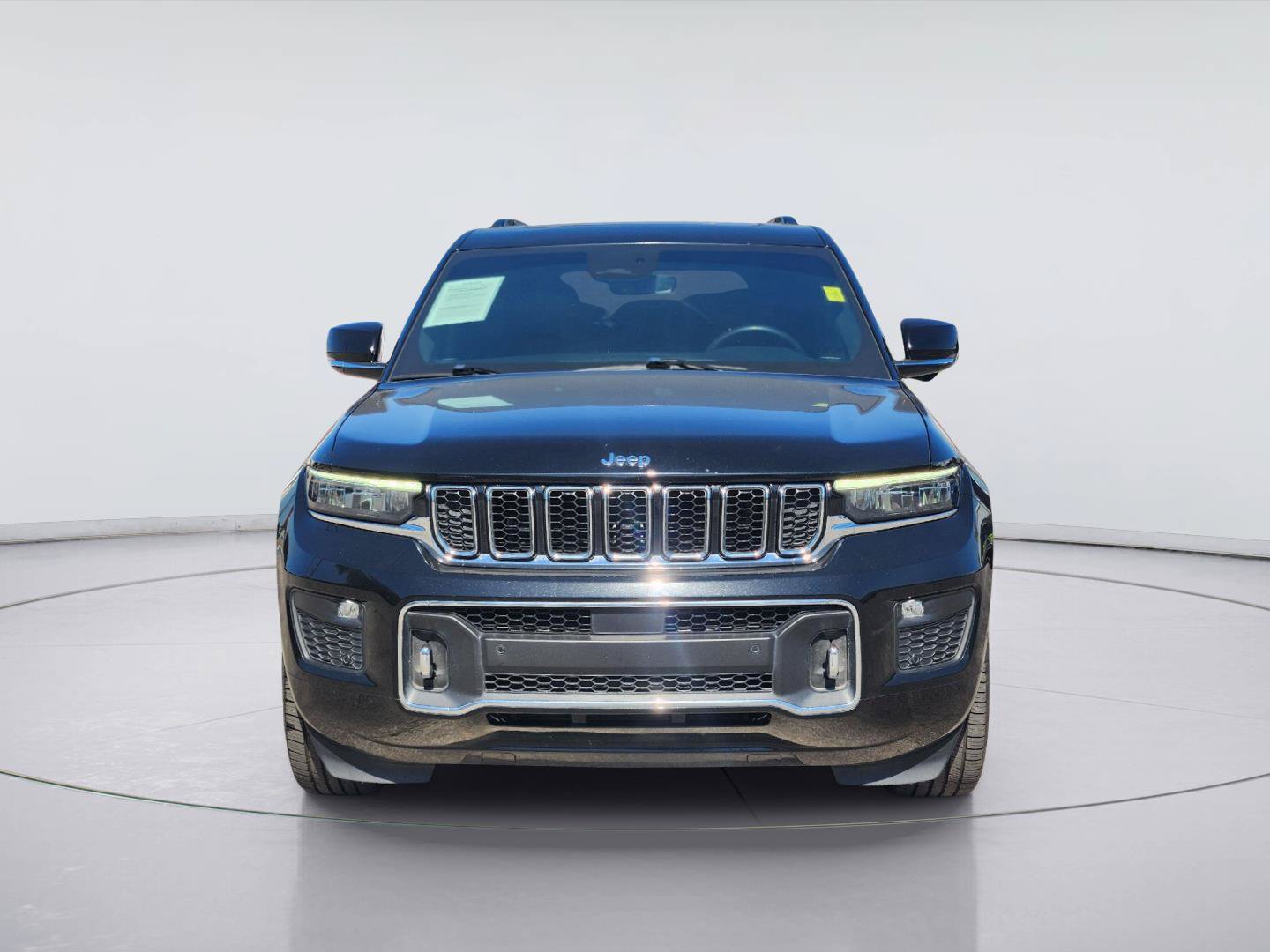 Used 2022 Jeep Grand Cherokee Overland AWD/4WD image 2
