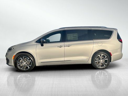 New 2026 Chrysler Pacifica Pinnacle image 3