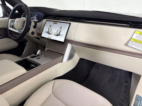 New 2026 Land Rover Range Rover SE image 34