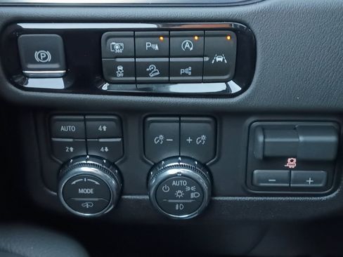 New 2026 GMC Yukon Denali w/ Denali Reserve Package image 4