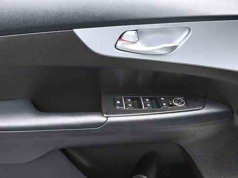 Used 2024 Kia Forte LXS w/ LXS Technology Package FWD image 8