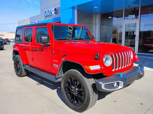 Used 2022 Jeep Wrangler Unlimited Sahara w/ Cold Weather Group image 3