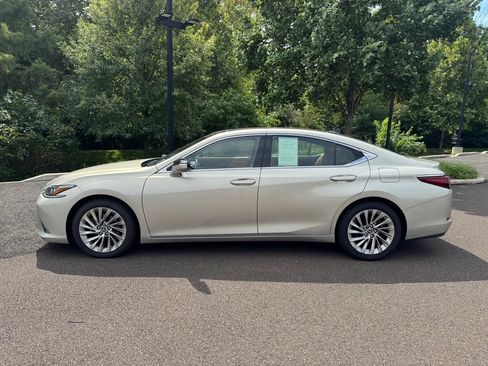 Used 2019 Lexus ES 350 w/ Accessory Package FWD image 2
