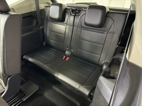 Used 2019 Volkswagen Tiguan SE w/ Panoramic Sunroof Package image 23