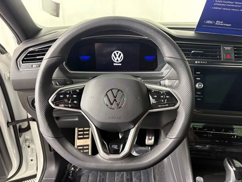 Used 2022 Volkswagen Tiguan SE R-Line AWD/4WD image 16