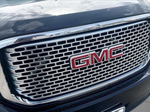 Used 2015 GMC Yukon Denali w/ Premium Package RWD image 29