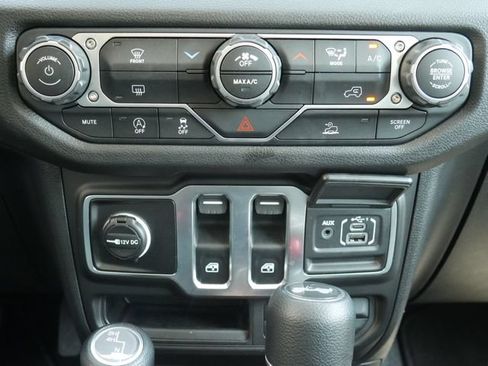 Used 2025 Jeep Wrangler Sport AWD/4WD image 20