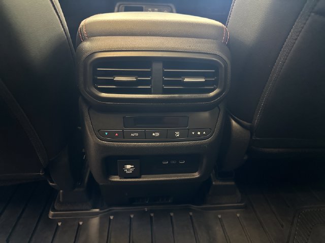 Used 2025 Honda Pilot TrailSport image 29
