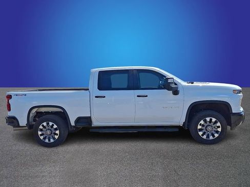 Used 2024 Chevrolet Silverado 2500 Custom w/ Custom Value Package image 3