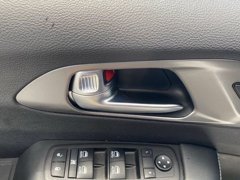 Used 2025 Chrysler Pacifica Select FWD image 22