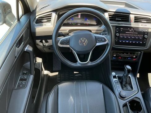 Used 2024 Volkswagen Tiguan SE AWD/4WD image 11