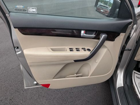Used 2014 Kia Sorento LX FWD image 18