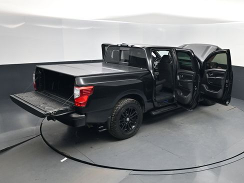 Used 2018 Nissan Titan SV w/ SV Convenience Package image 26