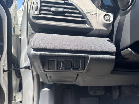 Used 2025 Subaru Outback Premium AWD/4WD image 13